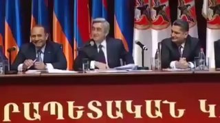 В Гюмри вспомнили давние фото Эдгара Казаряна с Сержем Саргсяном и Николом Пашиняном