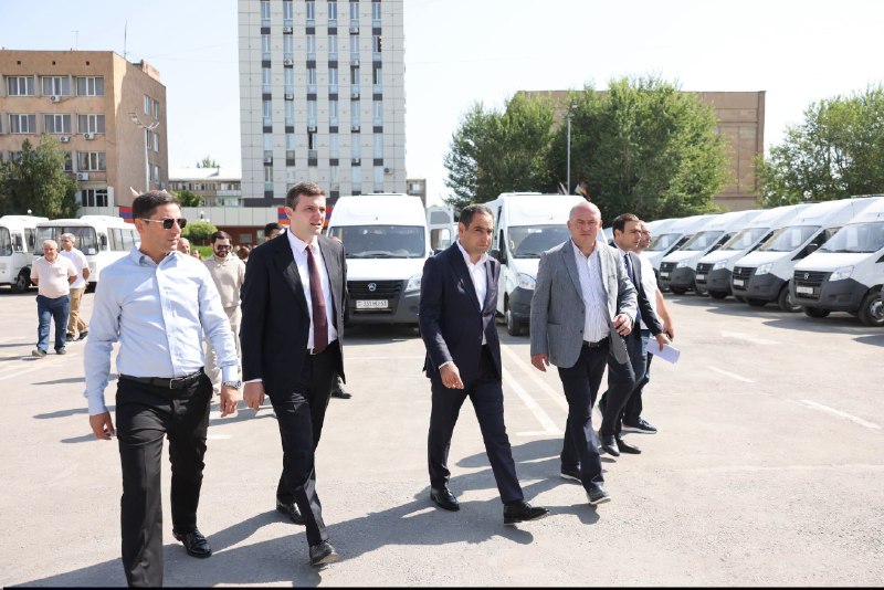 Министр Давит Худатян в Арташате проверил 87 новых автобусов для Араратской области