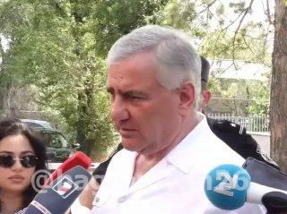 Депутат от «Мать Армении» на заседании в Гюмри, Ширакская область