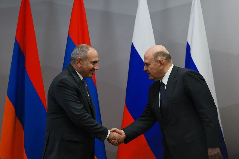 Премьер-министр Армении Никол Пашинян и премьер-министр России Михаил Мишустин на встрече в Екатеринбурге