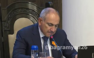 Никол Пашинян выступает на пресс-конференции о визите Урсулы фон дер Ляйен в Армению