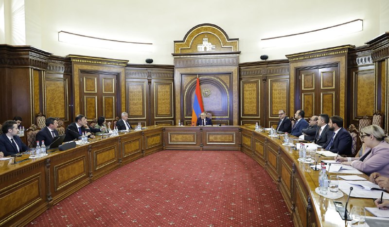Пашинян обсудил реформы техконтроля строительства в Гюмри